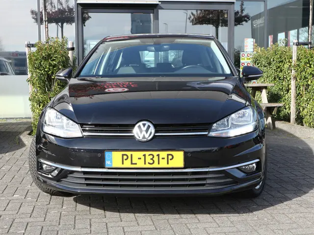 Volkswagen Golf 2.0 TDI Highline VIRTUAL NAVI 115810 KM