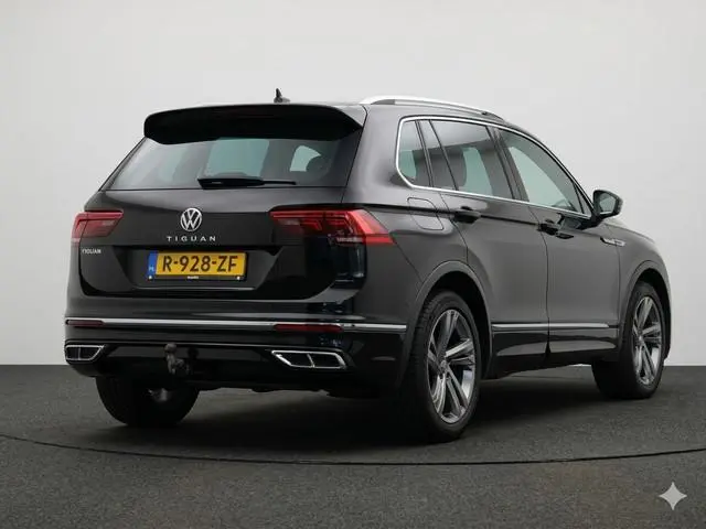Volkswagen Tiguan 1.5 TSI R-Line Business+ | Panoramadak | Matrix lampen | Dodehoek Detectie | Keyle...