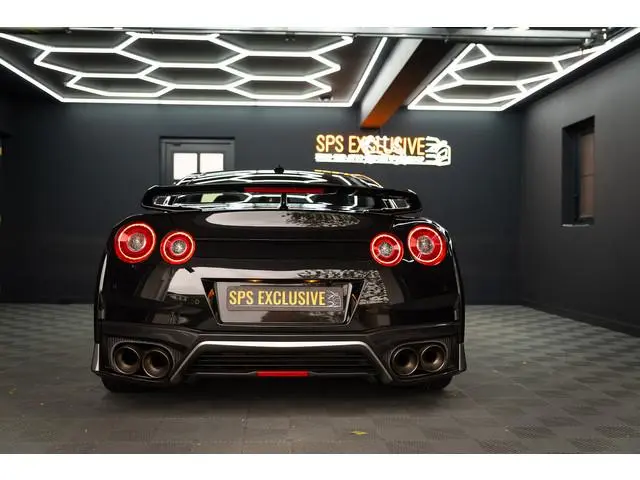 Nissan GT-R