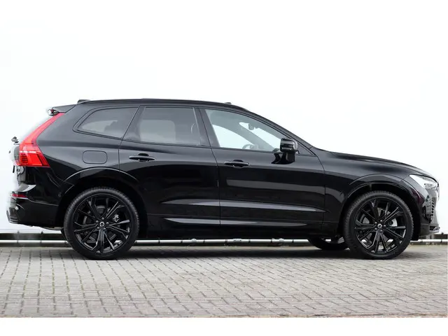 Volvo XC60 2.0 T6 Plug-in hybrid AWD Plus Black Edition R-Design | Nieuw | Pano | Head-up | ACC