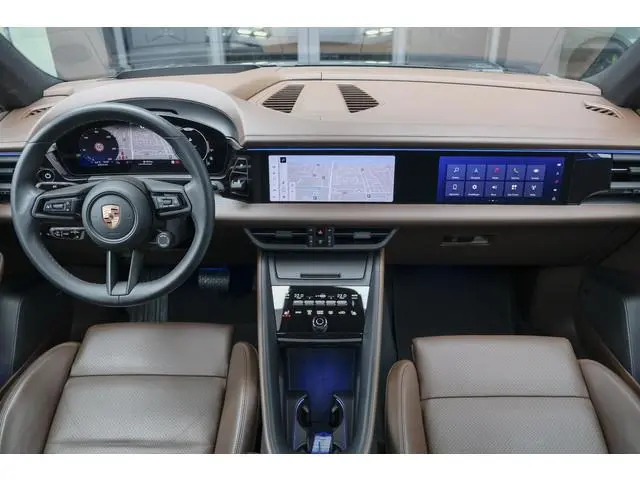 Porsche Macan 4 408pk 100kWh Panoramadak Luchtvering Bijrijdersdisplay 18-weg Sportstoelen Bose NLau...