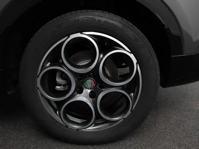 Alfa Romeo Tonale 1.3T PHEV Ti Automaat 280 PK Climate control Adaptieve cruise control Parkeersenso...