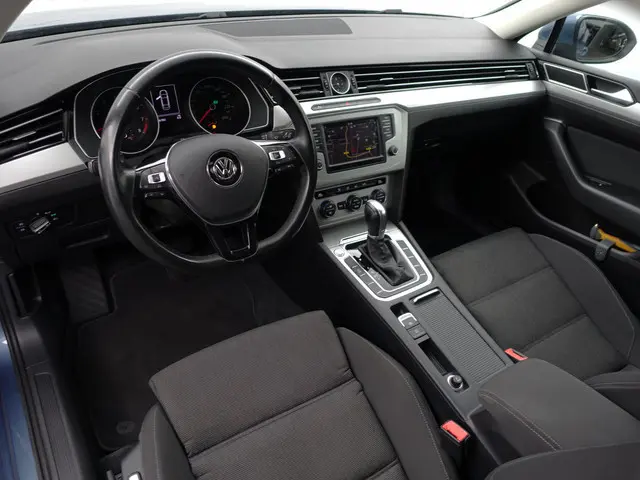 Volkswagen Passat 1.4 TSI Highline Aut- Xenon Led, Keyless, Ergo Comfort, Front Assist, Park Assist,...