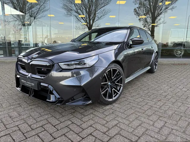 BMW M5 Touring M Drivers Pack ** Panodak ** Trekhaak ** Carbon ** Comfort pack ** Driving Ass. Prof. 21 inch ** Ventilatie **