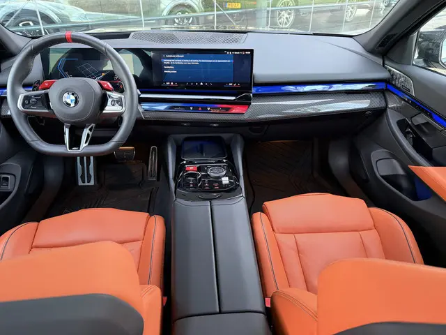 BMW M5 Touring M Drivers Pack ** Panodak ** Trekhaak ** Carbon ** Comfort pack ** Driving Ass. Prof. 21 inch ** Ventilatie **