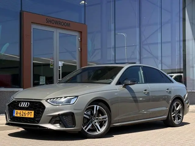 Audi A4 Limousine 35 TFSI S Edition Competiton | Matrix Led | Sfeerverlichting | Schuif/Kantel Dak |...