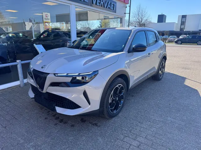 Alfa Romeo Junior Elettrica 54 kWh