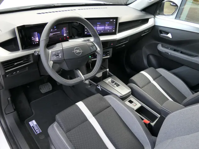 Opel Frontera 1.2 Turbo Hybrid GS Automaat | Camera | Apple Carplay | LMV 17''