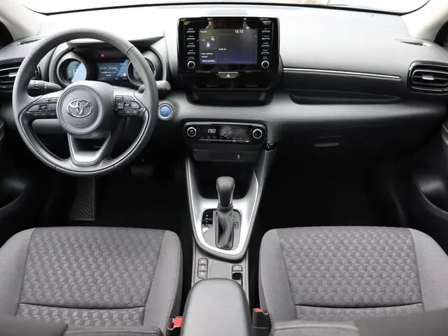 Toyota Yaris 1.5 Hybrid Dynamic | Nieuw, uit voorraad leverbaar met €3.500,- Van Ekris Voorraadpremi...