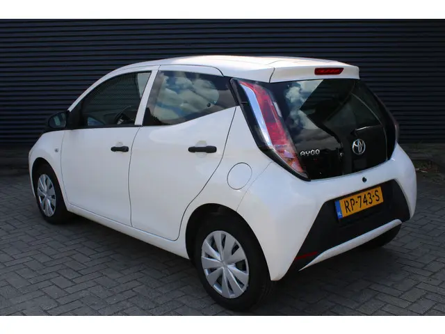Toyota Aygo 1.0 VVT-i x-fun Airco Bluetooth NAP