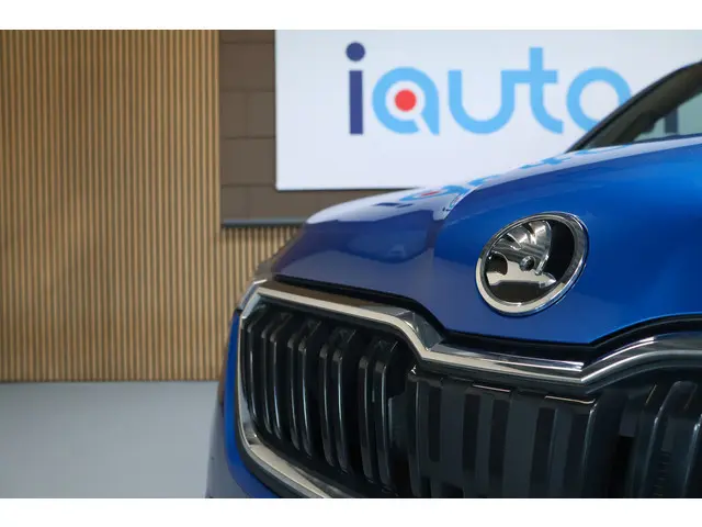 ŠKODA Kamiq 1.5 TSI ACT DSG Sport Business Origineel NL/Trekhaak/LED/CC/Camera/Elek. klep/17"