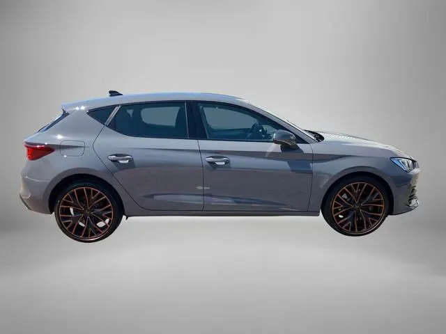CUPRA Leon 1.4e-Hybrid 180kW/245PK VZ · Navigatie · Leder/Stof · Stoel- & stuurverwarming