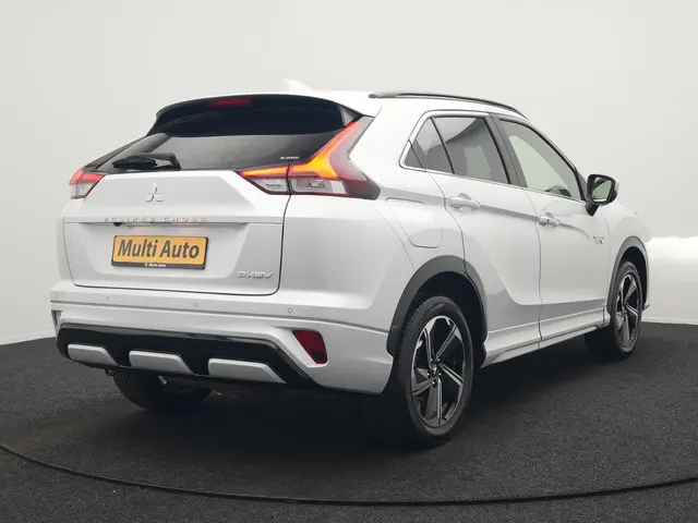 Mitsubishi Eclipse Cross 2.4 Intense+ PHEV 188pk Dealer O.H. | Adaptive Cruise | 360 Camera | Alcant...