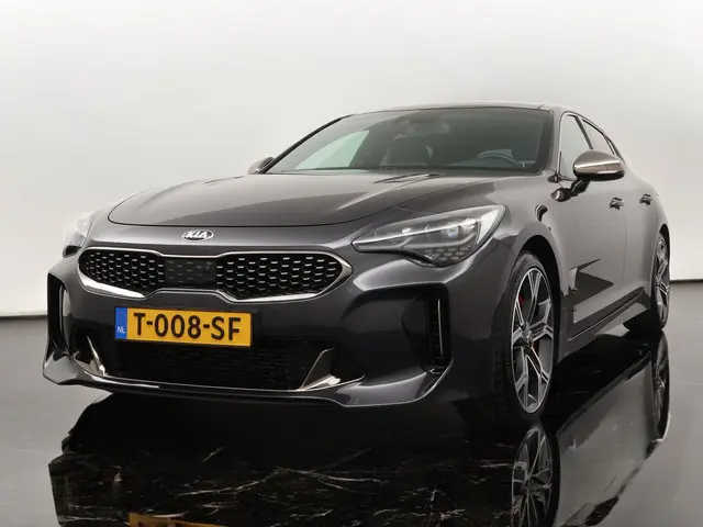 Kia Stinger 3.3 V6 T-GDI AWD GT 370PK - Lederen bekleding - Sportstoelen - Stoel- en stuurverwarming - Sportonderstel - 12 maanden garantie - Volledig dealer-onderhouden