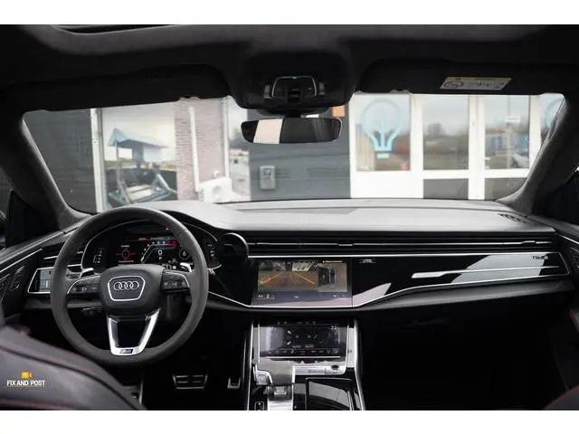 Audi RSQ8