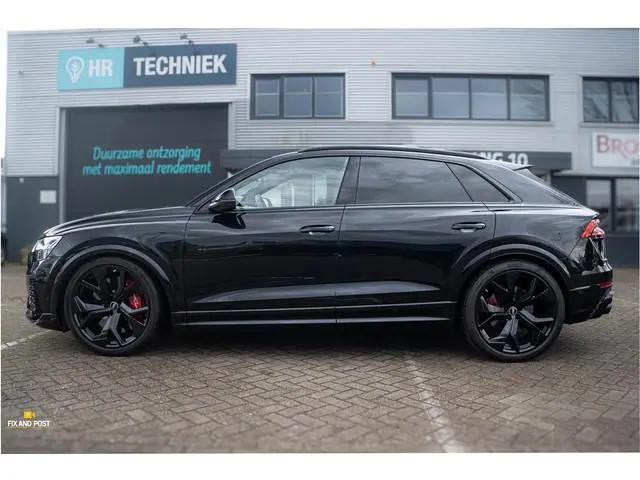 Audi RSQ8