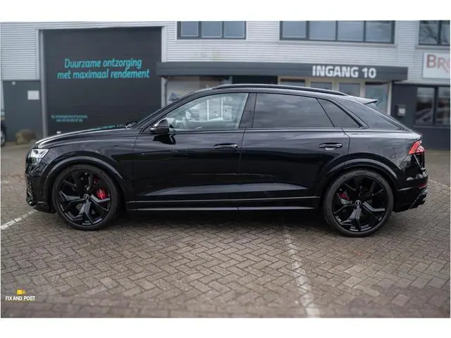 Audi RSQ8
