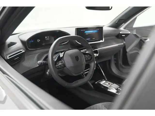 Peugeot e-2008 EV Allure 54 kWh | SOH 97,2% | 360 Camera | Dodehoekdetectie | 11 KW Lader | Apple Ca...