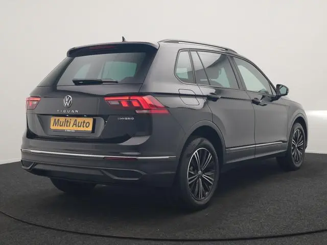Volkswagen Tiguan 1.4 TSI eHybrid Life PHEV 245pk Dealer O.H. | Adaptive Cruise | 360 Camera | Stoel...