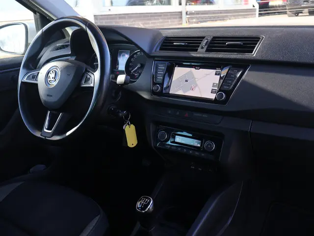 Skoda Fabia Combi 1.0 TSI AMBITION + TREKHAAK | NAVIGATIE | CLIMATE | CRUISE | LMV