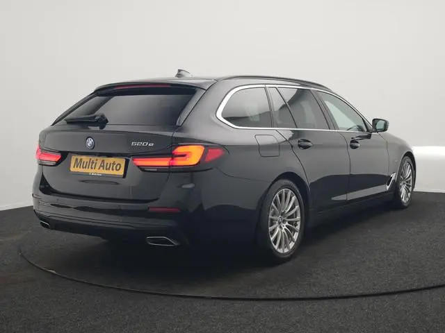 BMW 5-serie Touring 520e Business Edition Plus PHEV 204pk Dealer O.H. | Head Up | Camera | Lederen C...