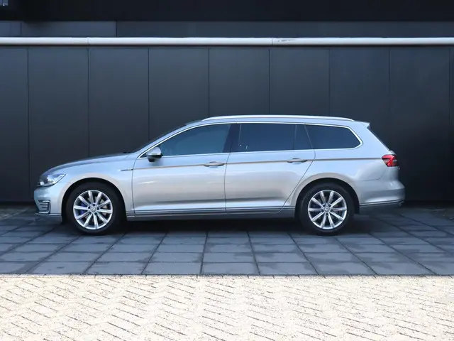Volkswagen Passat Variant 1.4 TSI GTE Highline | DSG | PANO-DAK | TREKHAAK | CAMERA | STOELVERW. | A...