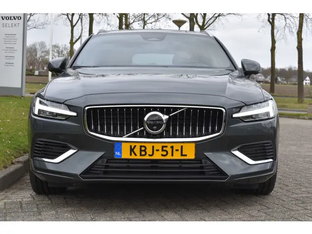 Volvo V60 T6 350PK Plug-in hybrid AWD Ultra Dark | Demo | Blis | Stoelventilatie | Massage Stoelen |...
