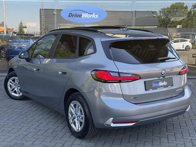 BMW 2-serie Active Tourer 225e xDrive | Pano | Luxery | HUD | Innovation pack | Live cockpit pro | D...