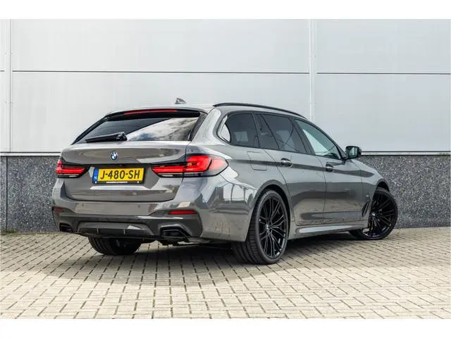 BMW 5 serie Touring 530i High Executive M-Sport 20inch / Bernina Grau / Pano / Camera / Laser