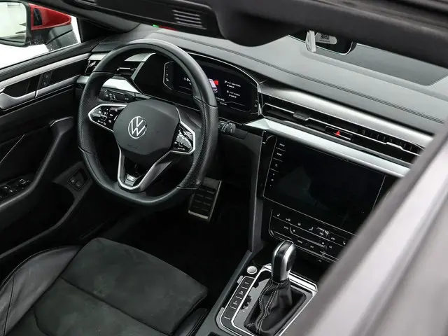 Volkswagen Arteon Shooting Brake 1.4 TSI 218pk DSG eHybrid R-Line Business+ · Panoramadak · Camera ·...