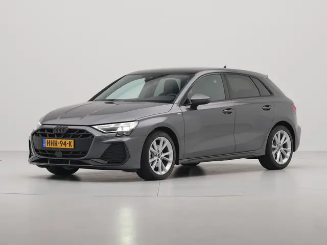 Audi A3 Sportback 30 TFSI 110pk S-tronic S-line Trekhaak afneembaar Panorama Stoelverwarming Navigat...