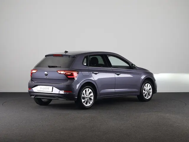 Volkswagen Polo 1.0 TSI Style 95 pk Automaat (DSG) | Navigatie  | Alcantara stoelbekleding | Parkeer...