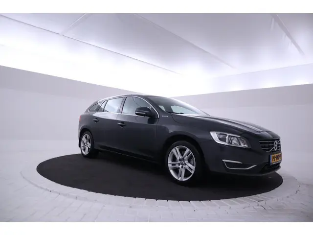 Volvo V60 2.4 D6 Twin Engine R-Design Leer, Memory, Navigatie, Climate,