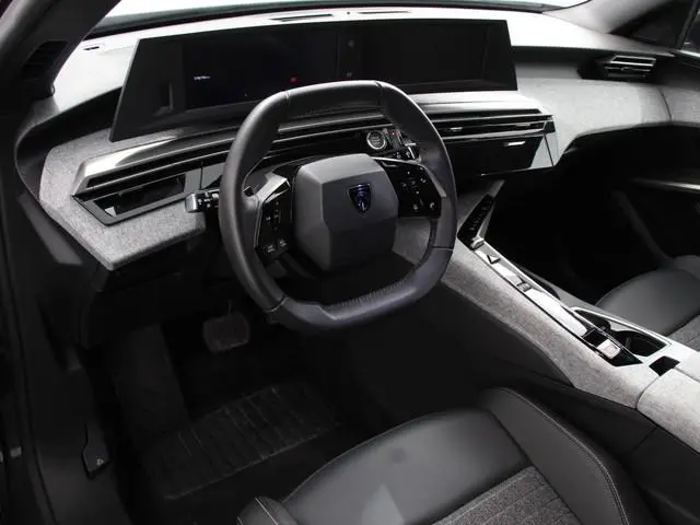 Peugeot 5008 1.2 Hybrid 145pk Automaat Allure 7p DEMO ! 7 Persoons 136PK Navigatie Apple Carplay/And...