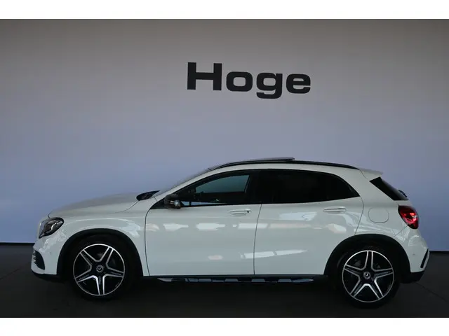 Mercedes-Benz GLA-klasse 200 Automaat Premium Plus AMG Navigatie Panoramadak Stoelverwarming Rijklaa...