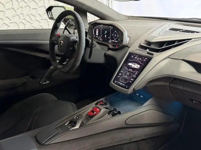 Lamborghini Revuelto