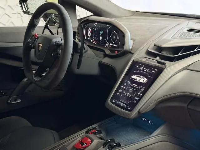 Lamborghini Revuelto
