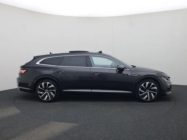 Volkswagen Arteon Shooting Brake 1.4TSIeHybrid 160kW/218PK R-Line DSG · Panoramadak · Trekhaak · Cam...