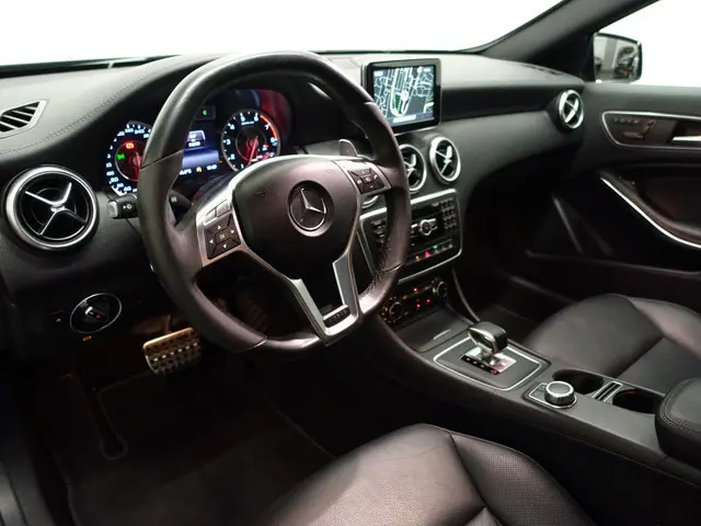 Mercedes-Benz A-klasse 45 AMG 361pk 4MATIC Aut- Memory Seats, Xenon Led, Park Assist, Stoelverwarmin...