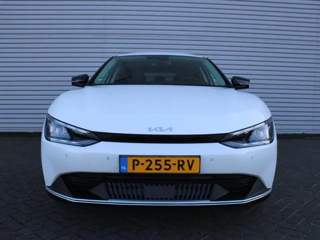Kia EV6 Air 58 kWh | Trekhaak | 20" LM | Stuur-/stoelverwarming | Camera | Navi | Cruise adapt. | Do...