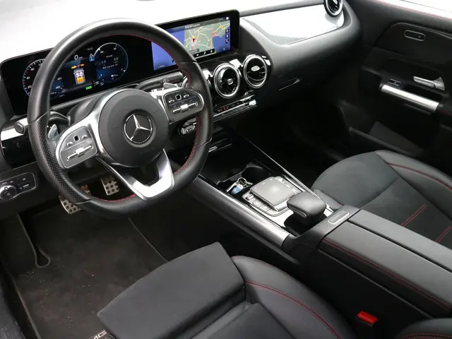 Mercedes-Benz GLA 250 e AMG Line | Trekhaak | Widescreen