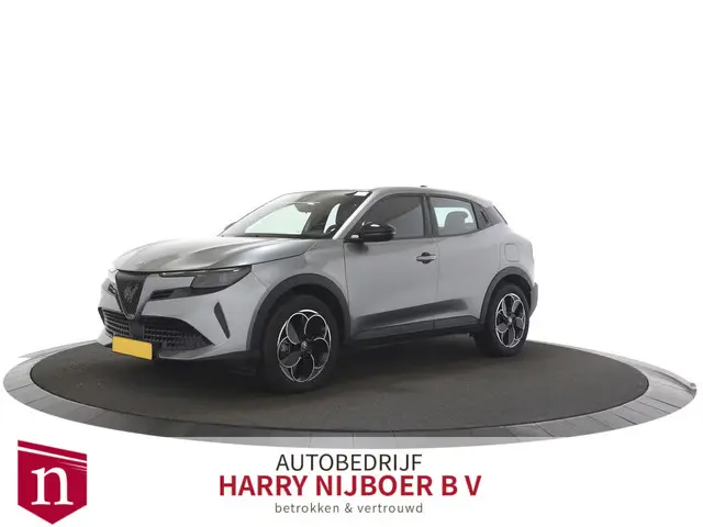 Alfa Romeo Junior Elettrica 54 kWh Clima / Cruise / Lm velg / Carplay