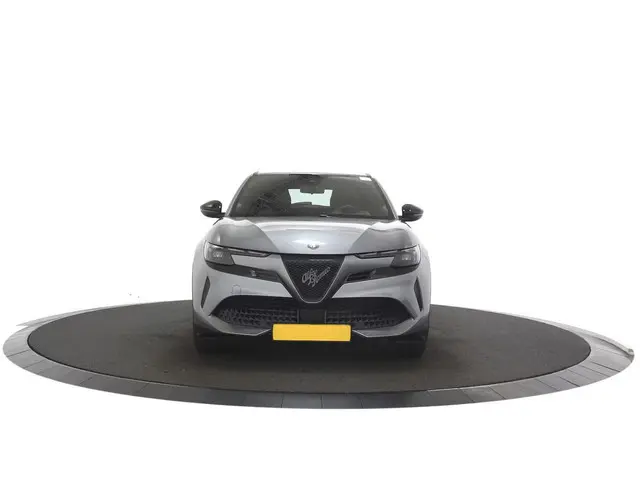 Alfa Romeo Junior Elettrica 54 kWh Clima / Cruise / Lm velg / Carplay