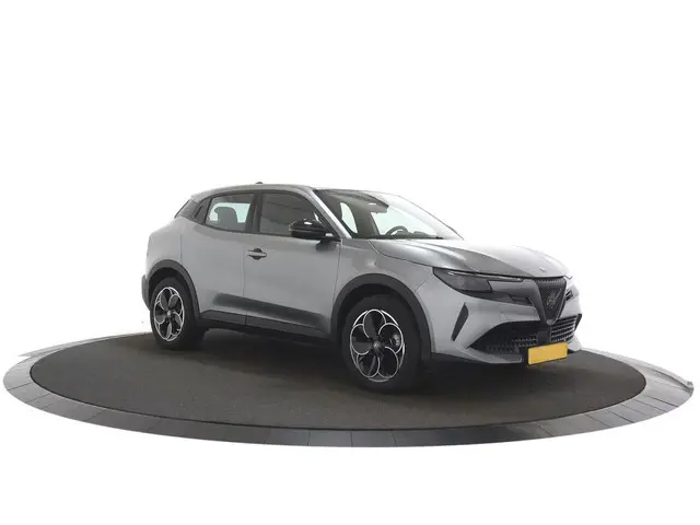 Alfa Romeo Junior Elettrica 54 kWh Clima / Cruise / Lm velg / Carplay