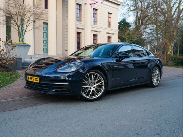 Porsche Panamera 2.9 4 E-Hybrid 10 Years Edition l Sport Chrono l Stoelkoeling l Surround View l Pan...