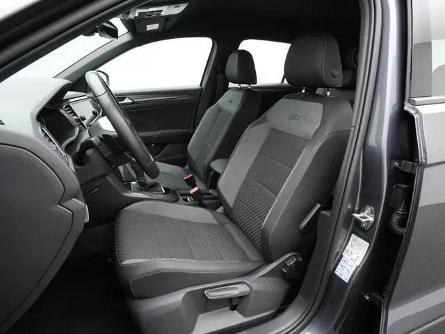 Volkswagen T-Roc 1.5 TSI 150 pk DSG Sport Business R / R-Line | Trekhaak | Achteruitrijcamera | Navi...