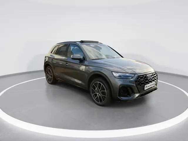 Audi Q5 50 TFSIe 220kW/299PK S Line · Panoramadak · Trekhaak · Camera · Adaptive Cruise Control · Ap...