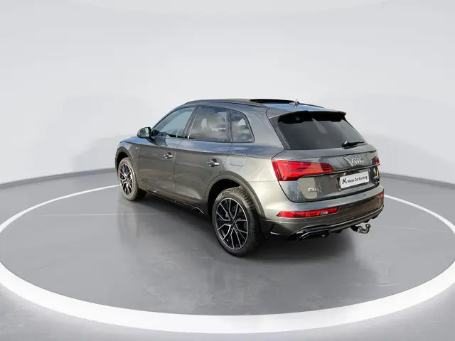 Audi Q5 50 TFSIe 220kW/299PK S Line · Panoramadak · Trekhaak · Camera · Adaptive Cruise Control · Ap...