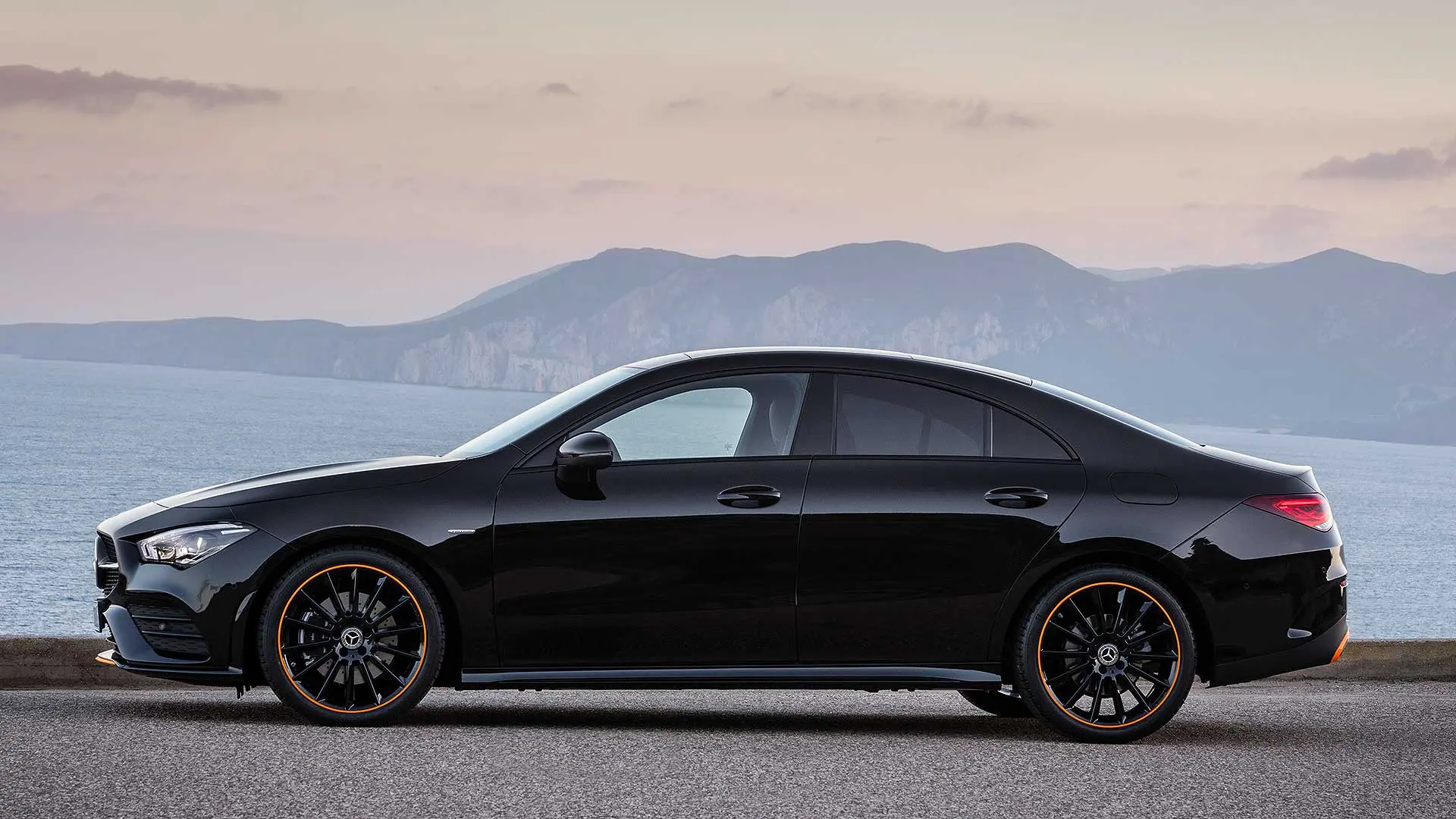 mercedes-cla-side