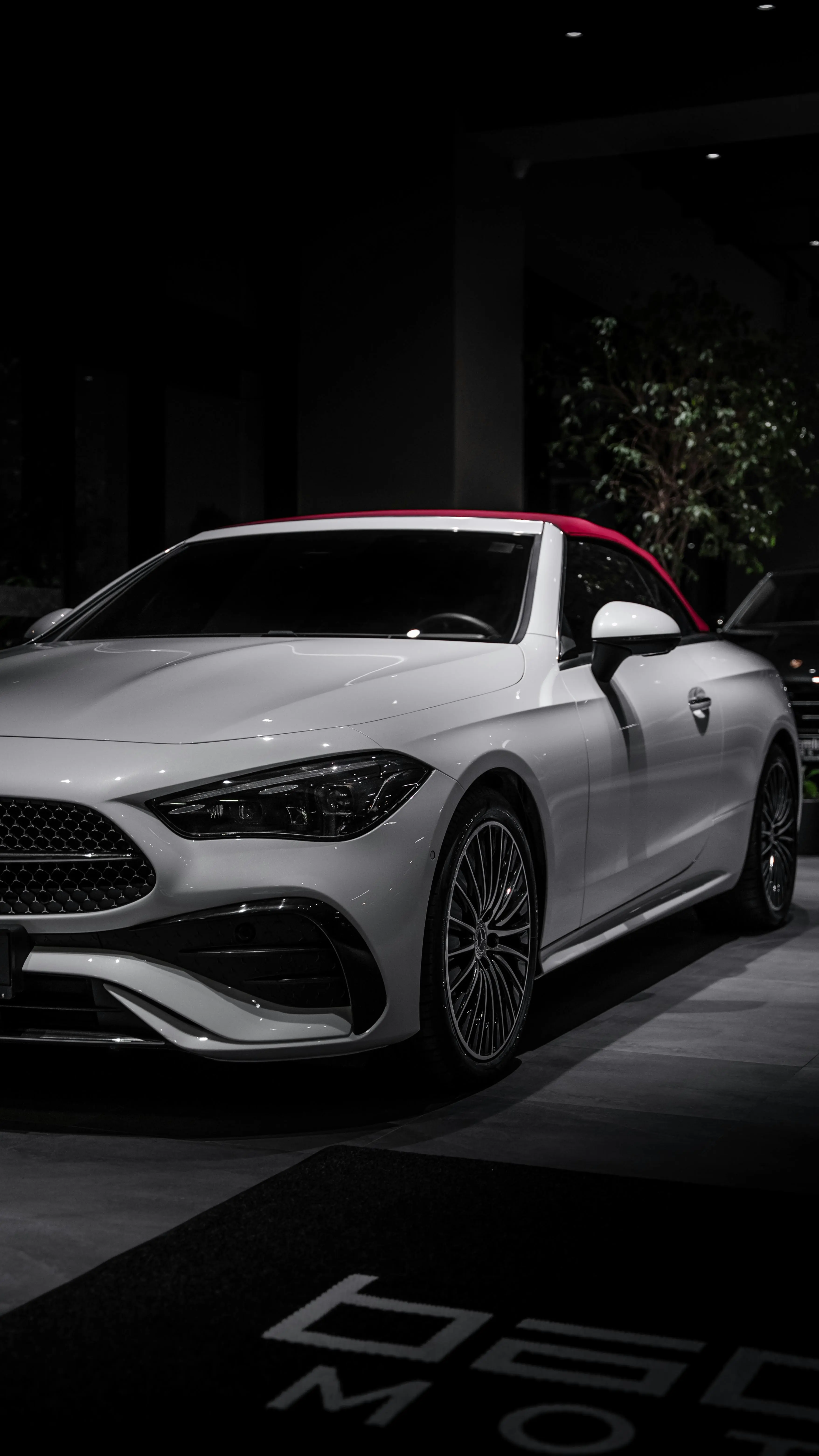 Mercedes_Benz Showroom